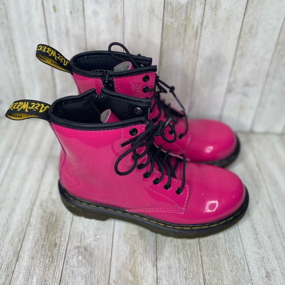 ‼️SOLD‼️Girls Dr. Martens Delaney hot pink boots girls size 2 - Picture 6 of 13